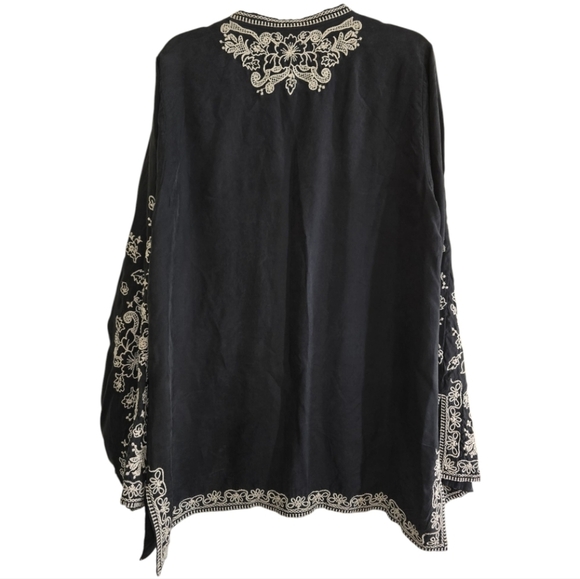 Johnny Was Biya Tempest Blouse XS Black With White Embroidery Slit Cuffs/Hems - Picture 5 of 8
